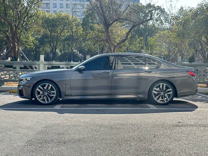 Фото 3 - BMW 7 Series