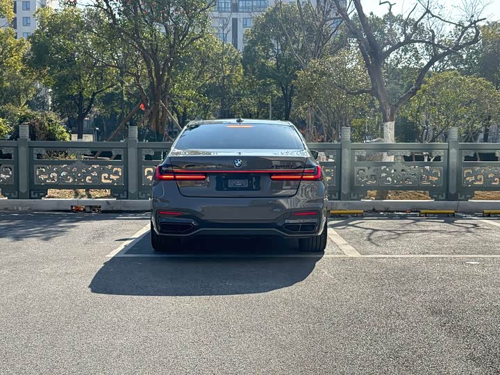 Фото 5 - BMW 7 Series