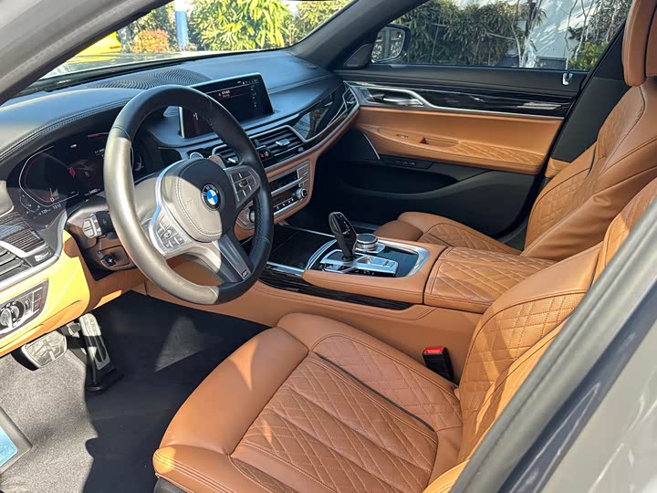 Фото 8 - BMW 7 Series