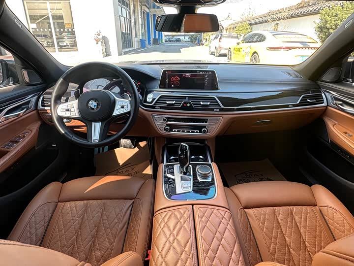 Фото 9 - BMW 7 Series