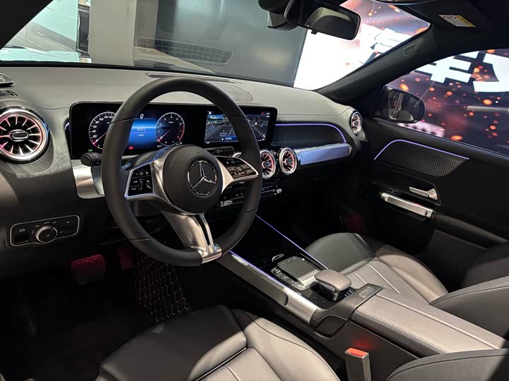 Фото 8 - Mercedes-Benz GLB-Class