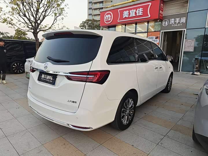 Фото 4 - Buick GL8 ES