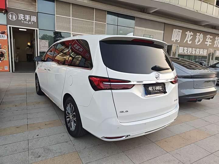 Фото 6 - Buick GL8 ES