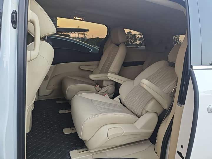 Фото 8 - Buick GL8 ES