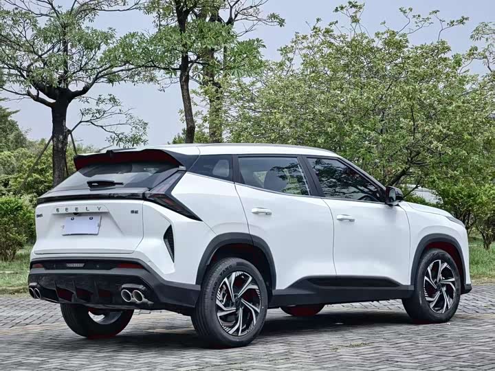 Фото 4 - Geely Atlas