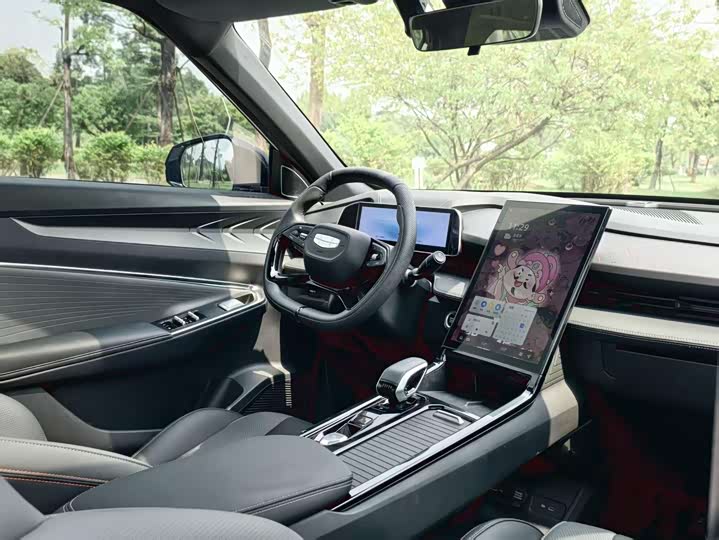 Фото 8 - Geely Atlas