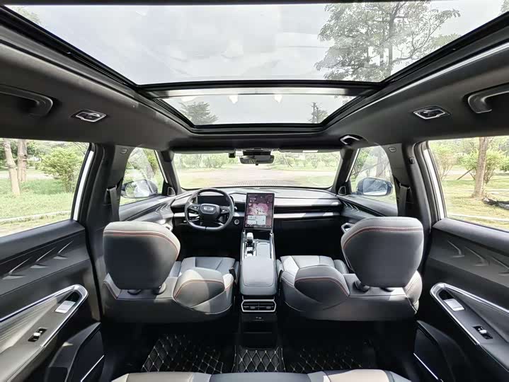 Фото 9 - Geely Atlas