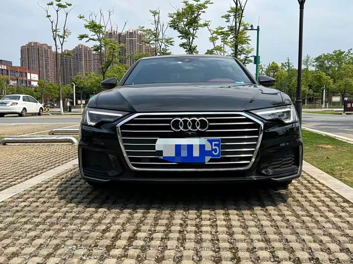 Фото 2 - Audi A6L