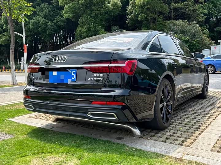 Фото 7 - Audi A6L