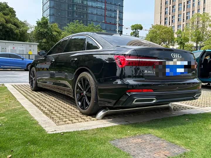 Фото 9 - Audi A6L