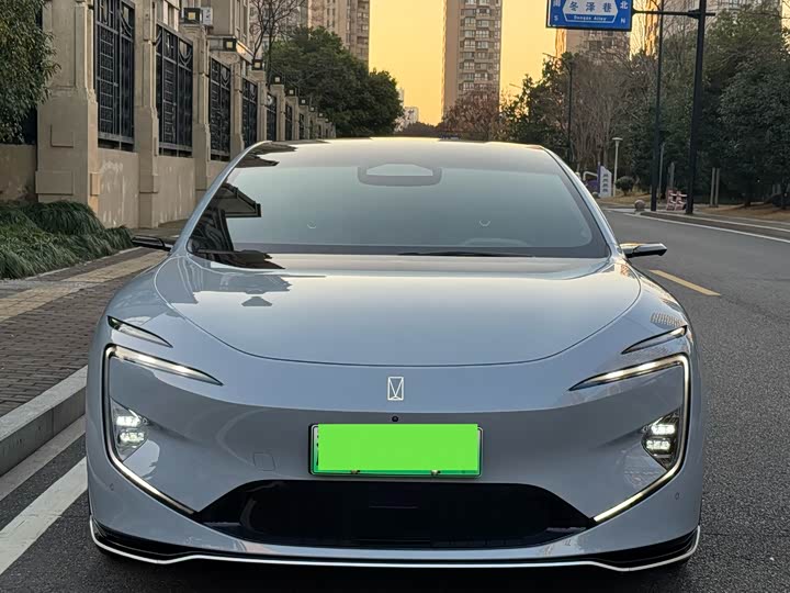 Фото 2 - Avatr 12