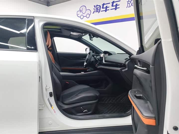 Фото 8 - Changan UNI-V