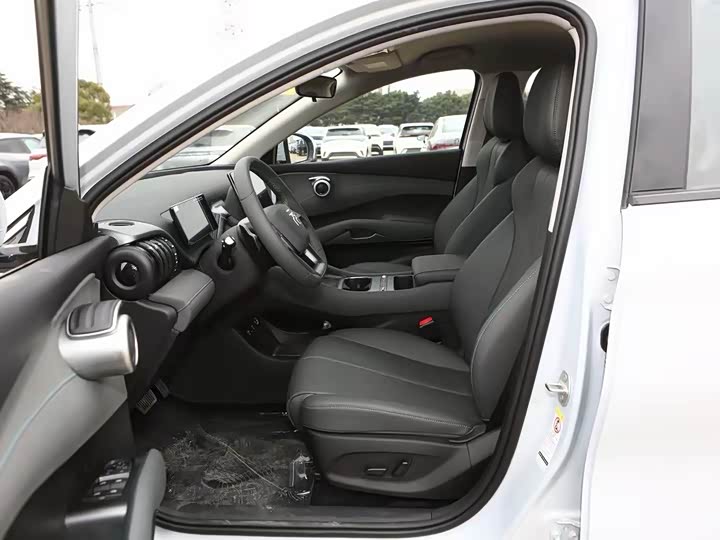 Фото 3 - BYD Yuan Plus