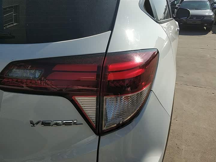 Фото 8 - Honda Vezel