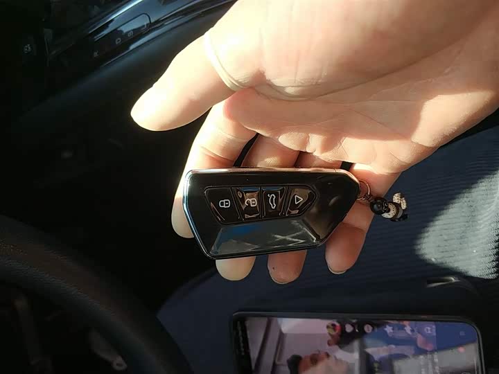 Фото 9 - Honda Vezel