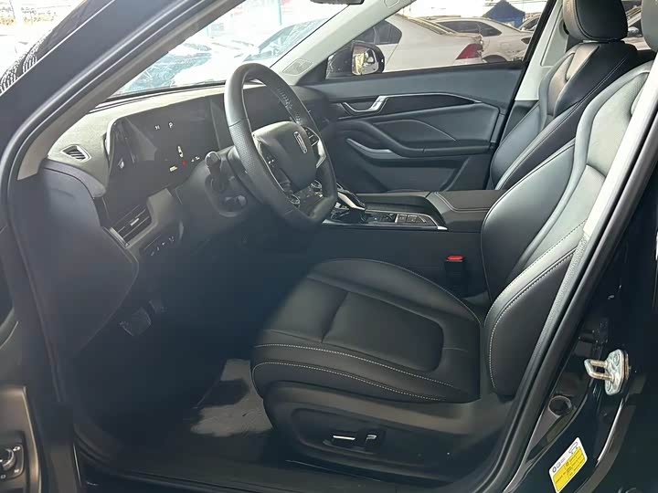 Фото 7 - Bestune B70