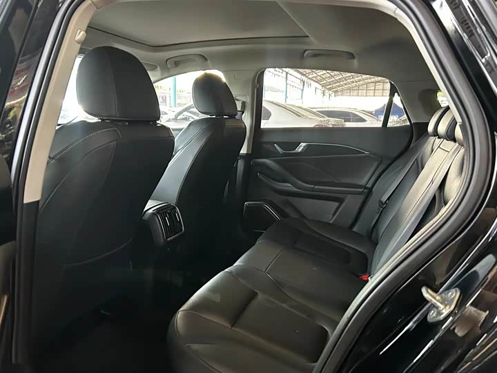 Фото 8 - Bestune B70