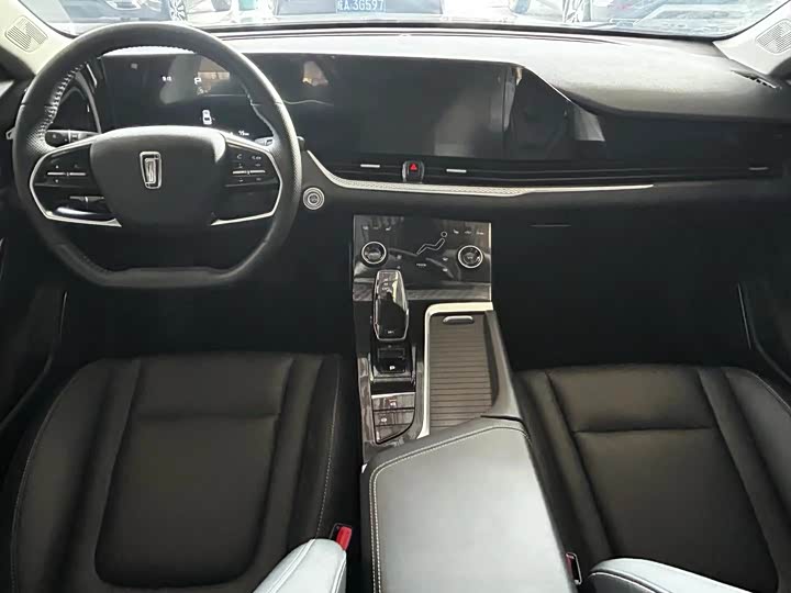 Фото 9 - Bestune B70