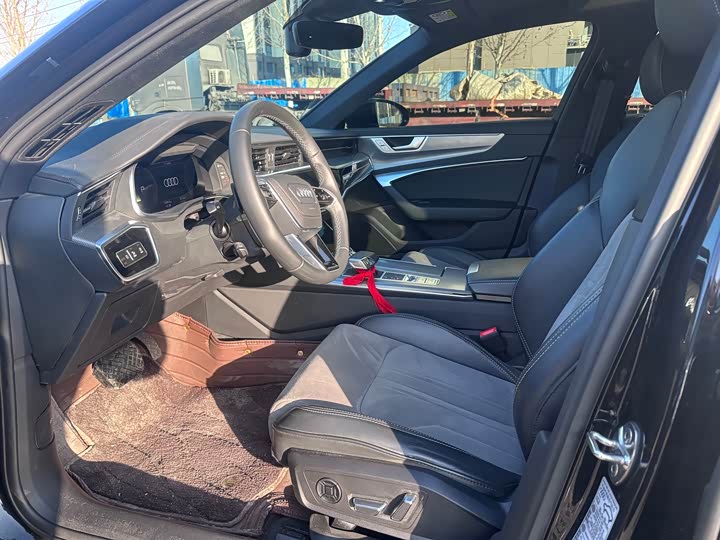 Фото 4 - Audi A6L