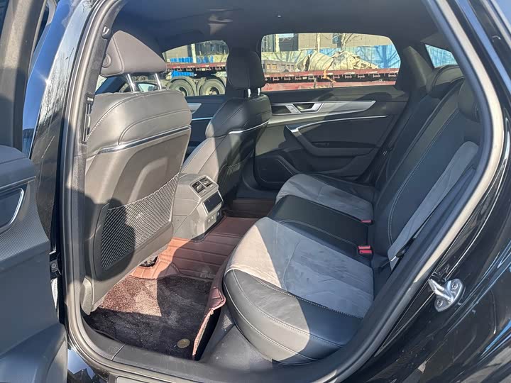 Фото 5 - Audi A6L