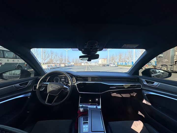 Фото 6 - Audi A6L