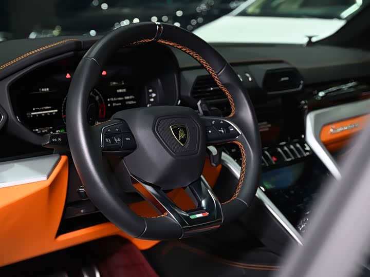 Фото 6 - Lamborghini Urus