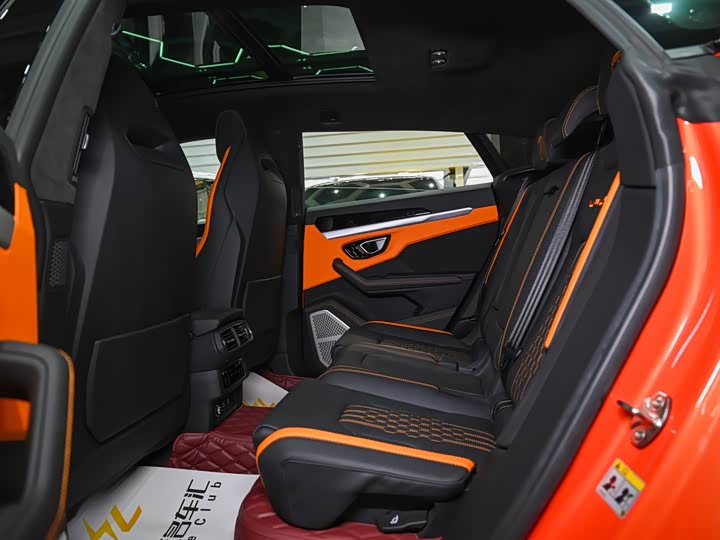 Фото 8 - Lamborghini Urus