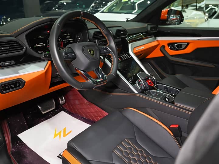 Фото 9 - Lamborghini Urus