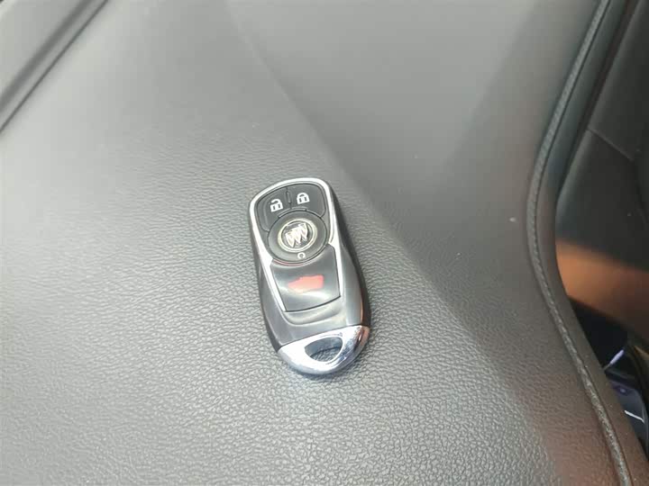 Фото 9 - Buick GL8 ES