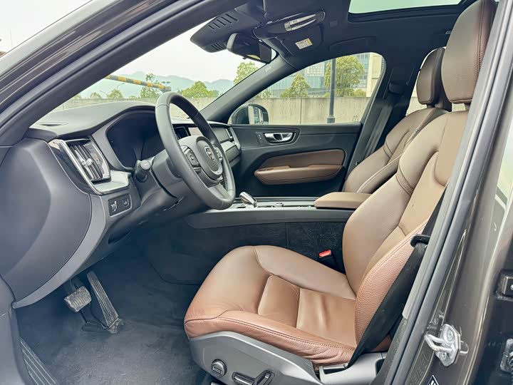 Фото 4 - Volvo XC60