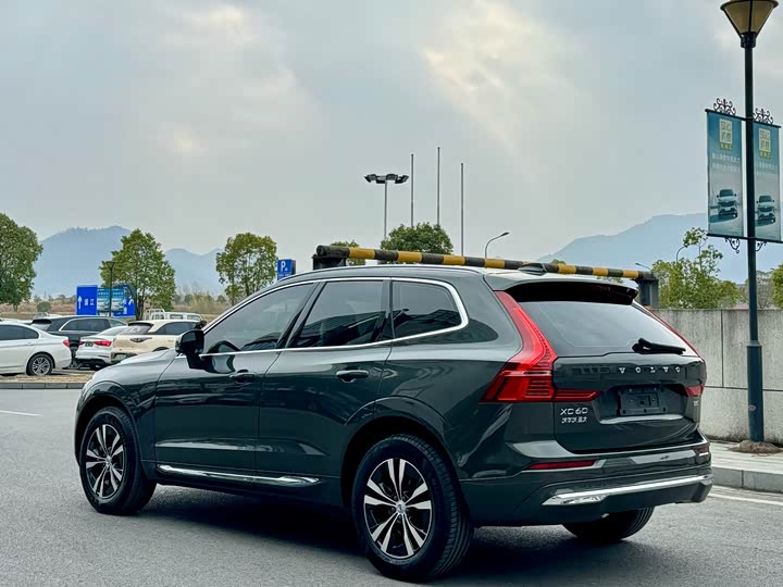 Фото 8 - Volvo XC60