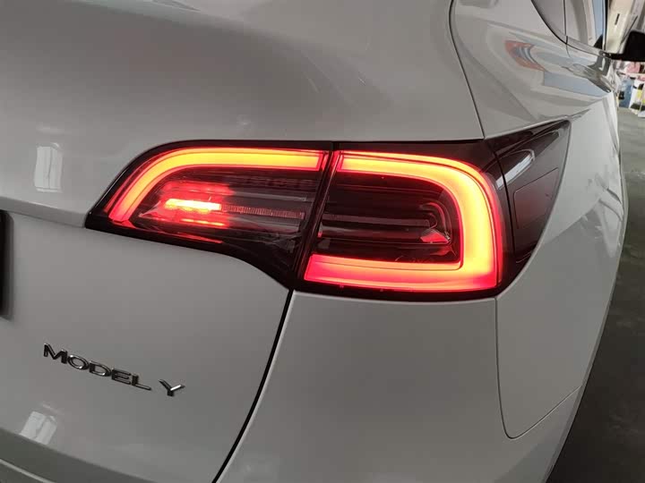 Фото 8 - Tesla Model Y