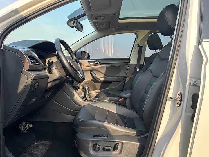 Фото 4 - Volkswagen Tharu