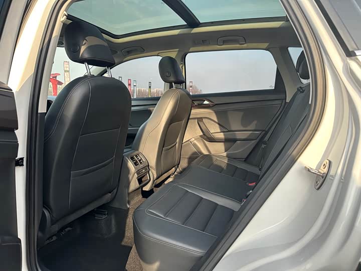 Фото 5 - Volkswagen Tharu