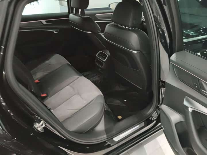 Фото 6 - Audi A6L