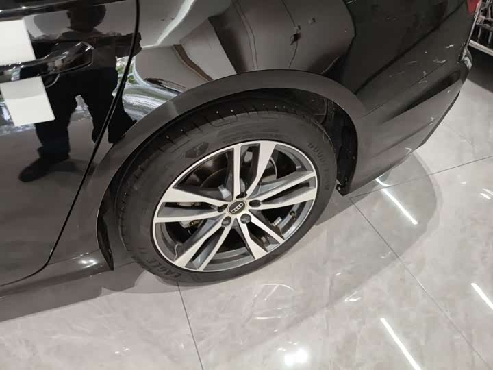 Фото 7 - Audi A6L