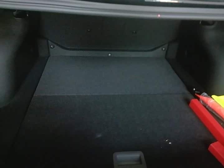 Фото 4 - Hongqi E-QM5