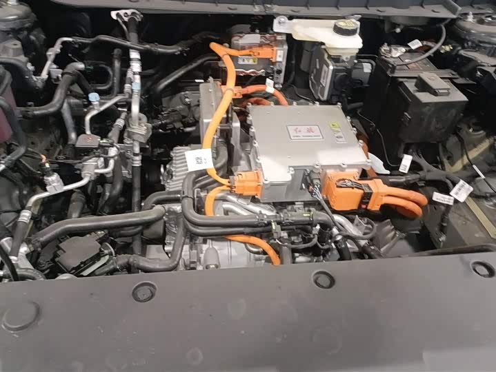 Фото 9 - Hongqi E-QM5