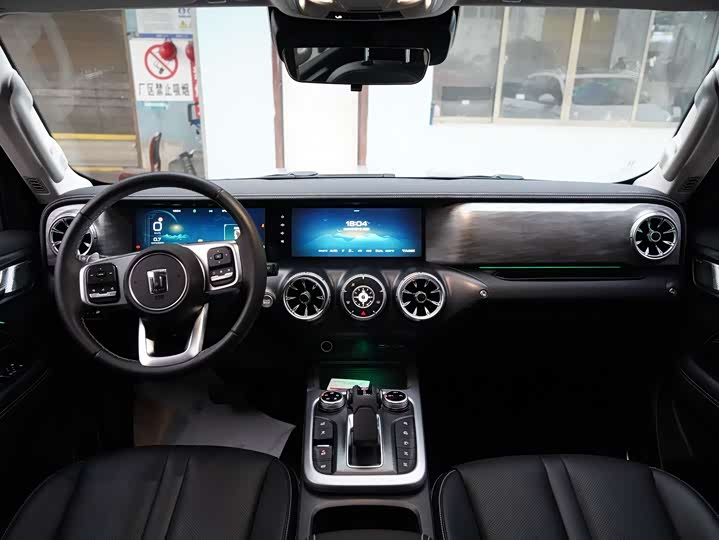 Фото 5 - Tank 300