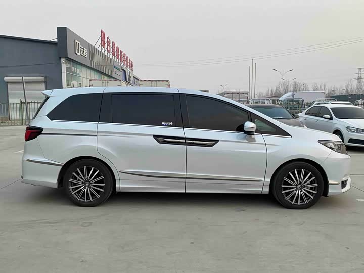 Фото 4 - Honda Elysion