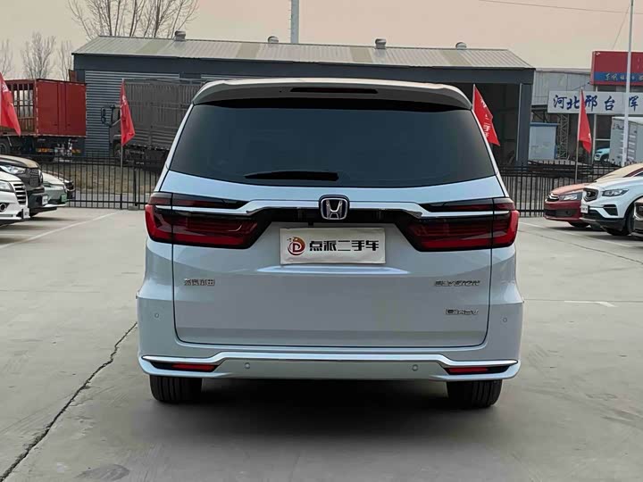 Фото 6 - Honda Elysion