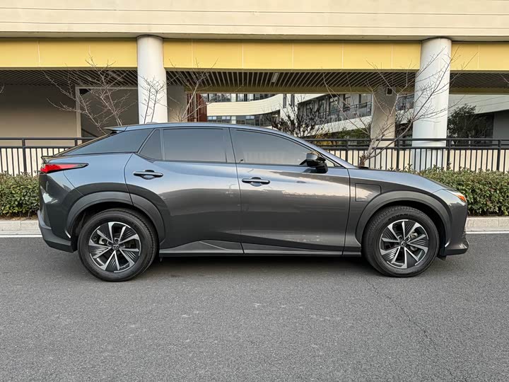 Фото 2 - Lexus RZ