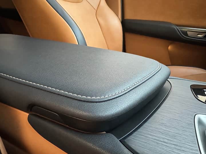 Фото 9 - Lexus RZ