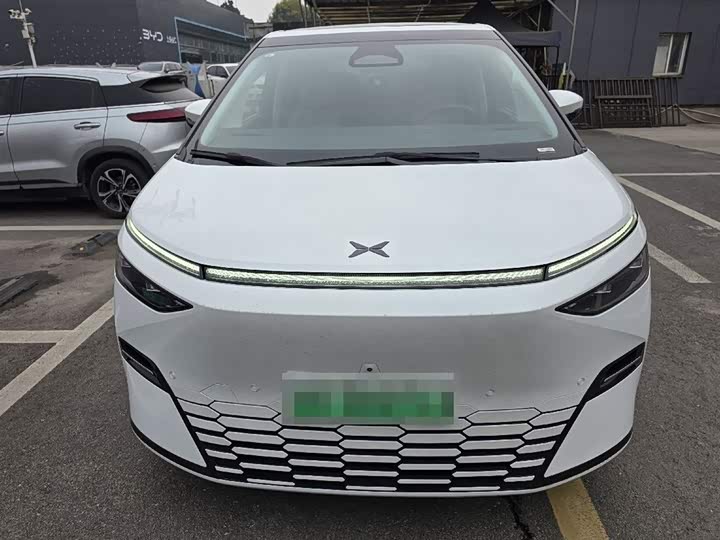 Фото 2 - XPeng X9