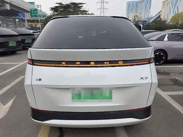 Фото 3 - XPeng X9