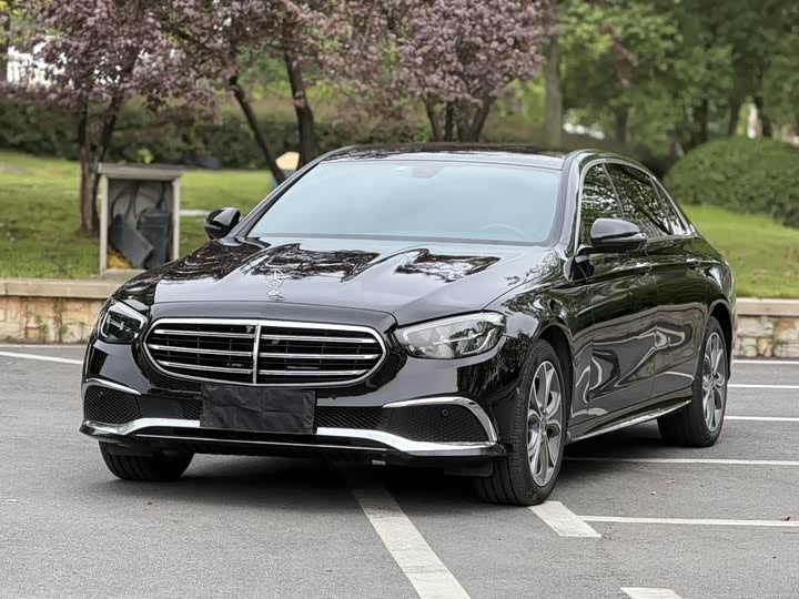 Photo 3 - Mercedes-Benz E-Class