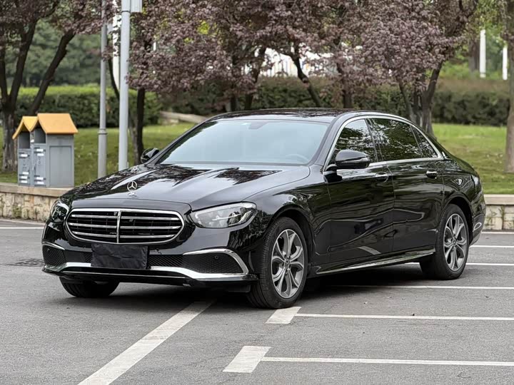 Photo 4 - Mercedes-Benz E-Class