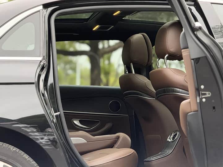 Photo 5 - Mercedes-Benz E-Class