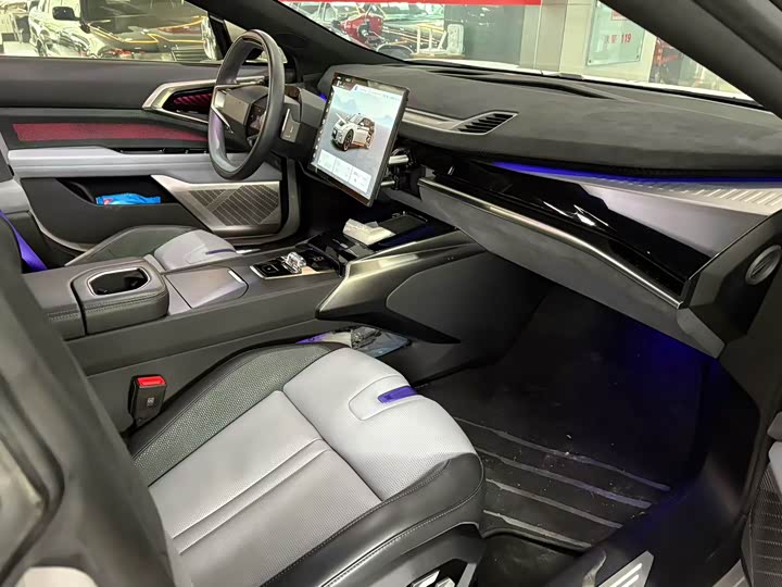 Фото 8 - HiPhi Z