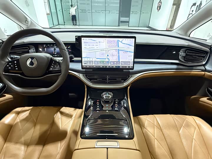 Фото 7 - Denza D9